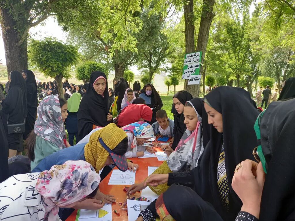 اجرای برنامه های فرهنگی و هنری به مناسب دهه کرامت در مراکز کانون پرورش فکری کودکان و نوجوانان استان همدان