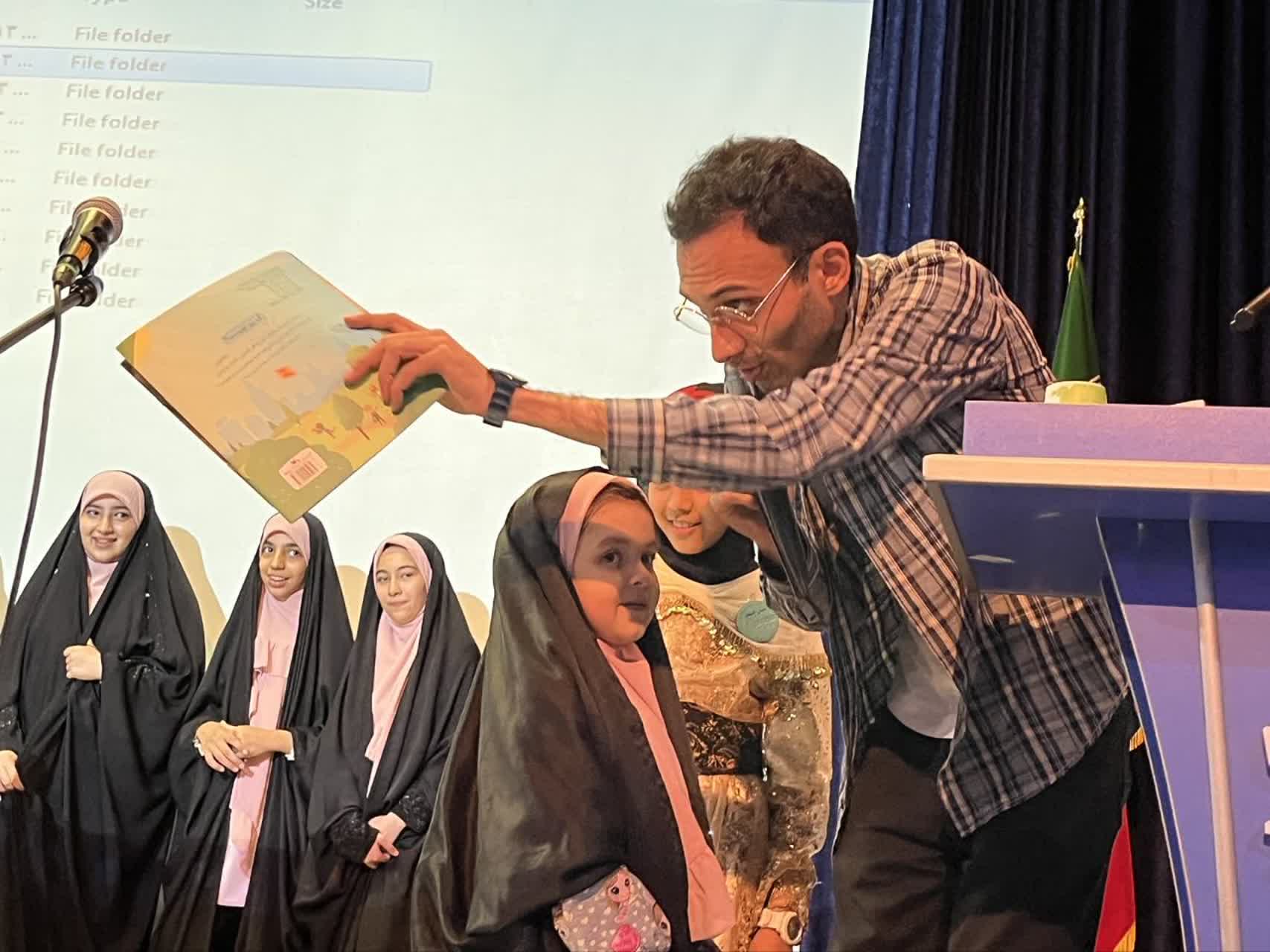 ویژه برنامهی روز دختر در مجتمع آفرینش کرمانشاه برگزار شد