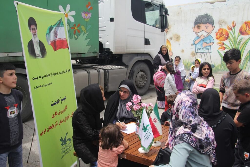 میز خدمت کانون پرورش فکری آذربایجان غربی در دو نقطه از ارومیه برپا شد