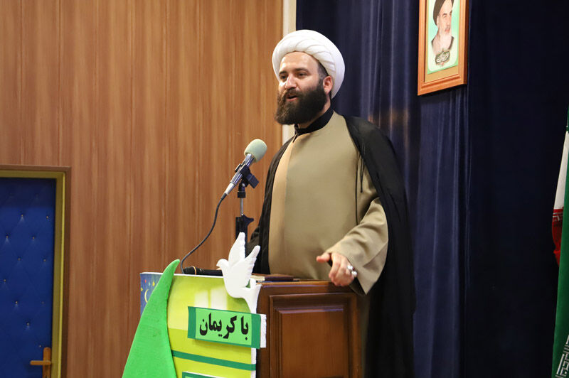 ویژگیهای اخلاقی و رفتاری حضرت فاطمه معصومه(س) برای دختران جامعه تبیین شود