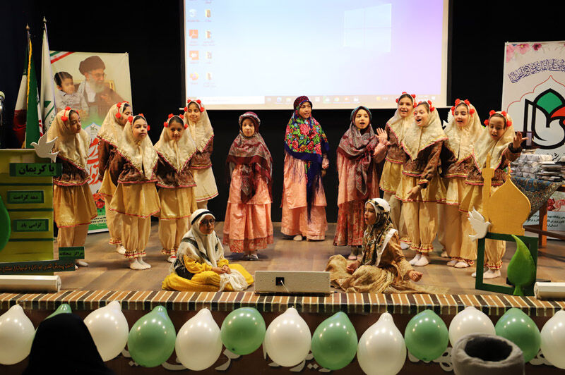 ویژگیهای اخلاقی و رفتاری حضرت فاطمه معصومه(س) برای دختران جامعه تبیین شود