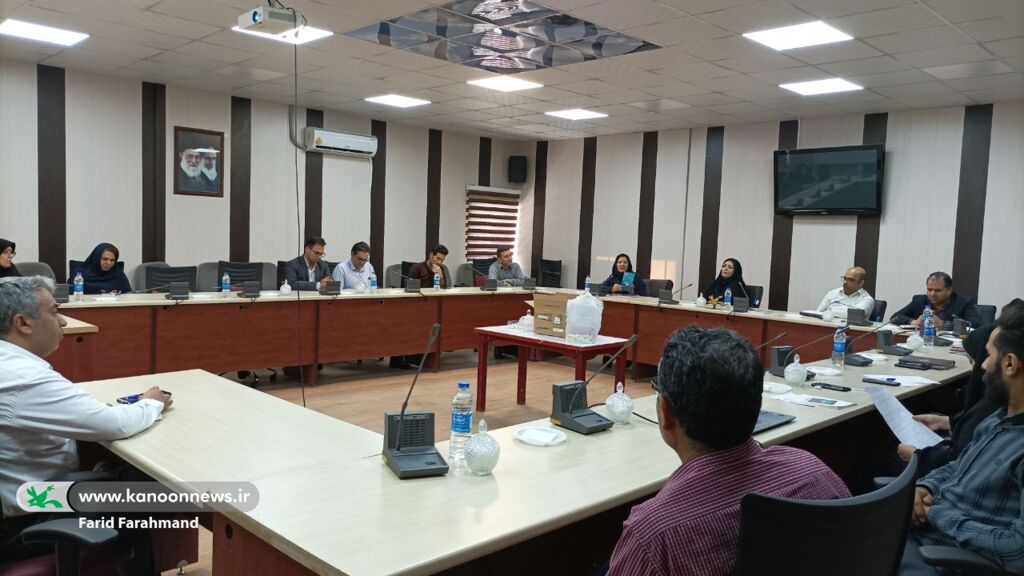 برگزاری جلسه نقد کتاب ویژهی همکاران بخش اداری کانون سیستان و بلوچستان برگزاری «جلسات نقد کتاب» خلاقیت و توانمندی کارکنان هر سازمان را در پی دارد