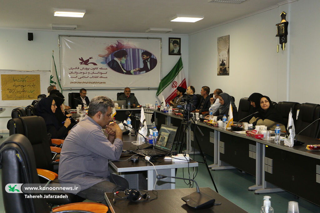 نشست دلگذشت سروها در کانون سمنان