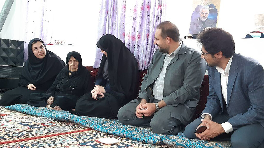 همزمان با سالروز آزاد سازی خرمشهر، با مادر شهید والامقام علی اصغر نبیپور دیدار شد