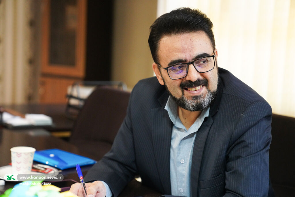 مربیان ادبی، هنری کانون در مسیر تماموقتشدن