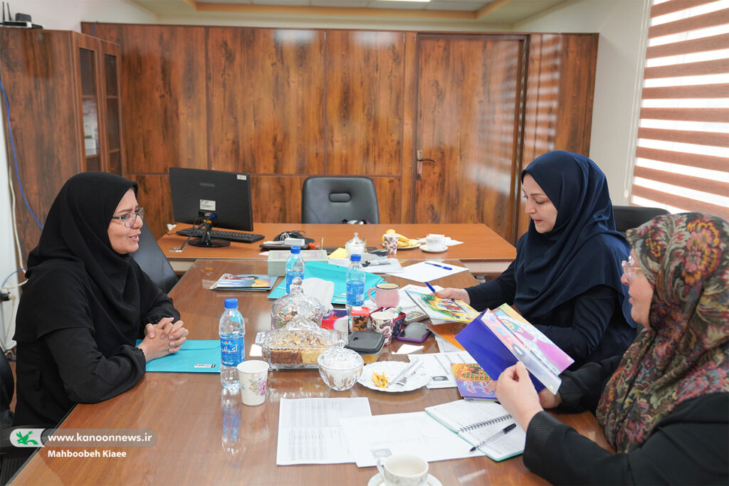 مربیان ادبی، هنری کانون در مسیر تماموقتشدن