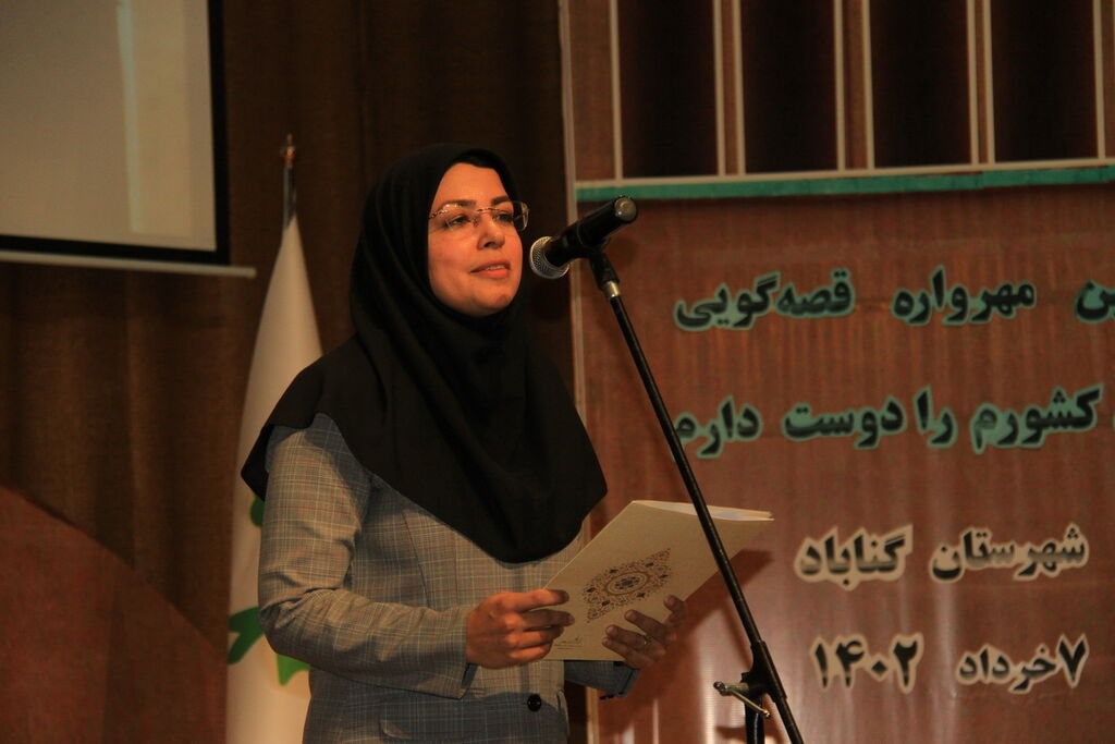 تلاش کنیم نمادها و هویتمان را تقویت و به دنیا صادر کنیم