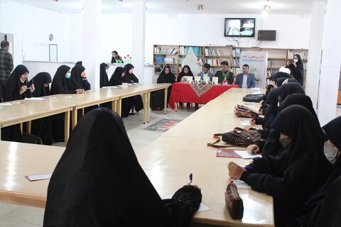 آیین رونمایی از کتاب " و آن روز تمام کودکیهایم بود" در آینه تصویر