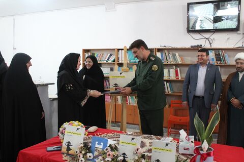 آیین رونمایی از کتاب " و آن روز تمام کودکیهایم بود" در آینه تصویر