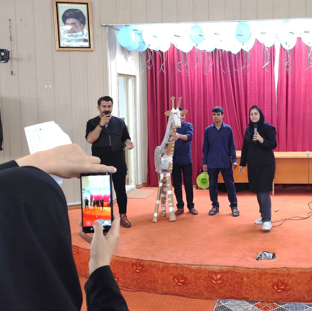 حضور کتابخانهی سیار کانون البرز در ویژه برنامهی «دوستی با محیط زیست»