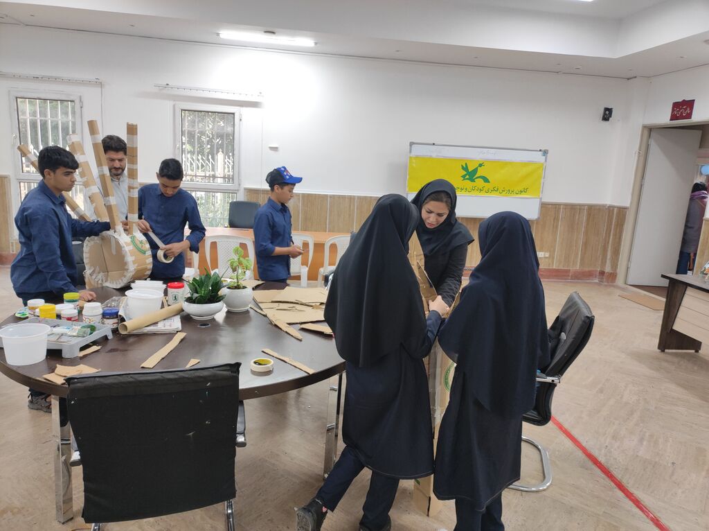 حضور کتابخانهی سیار کانون البرز در ویژه برنامهی «دوستی با محیط زیست»