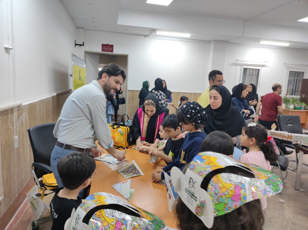 حضور کتابخانهی سیار کانون البرز در ویژه برنامهی «دوستی با محیط زیست»