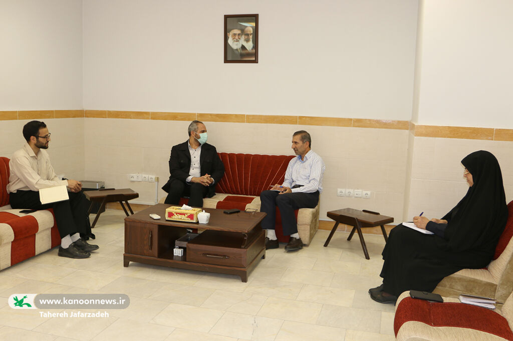 دیدار دبیر جبهه فرهنگی انقلاب با مدیرکل کانون سمنان/ کانون پرورش فکری؛ بستر مناسبی برای بازی و اجرای فعالیتهای حرکتی