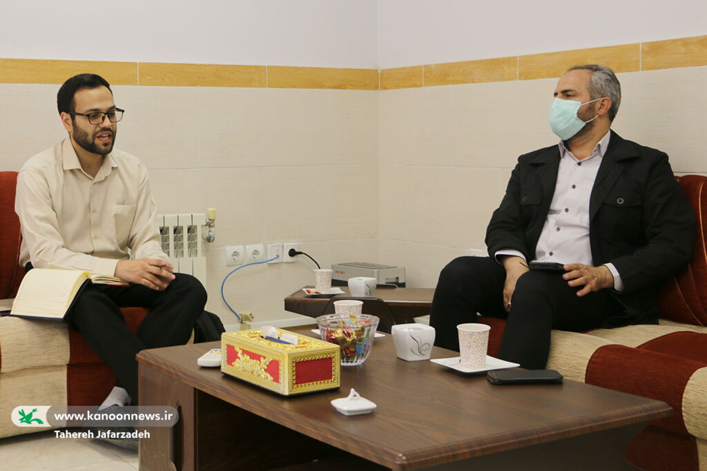 دیدار دبیر جبهه فرهنگی انقلاب با مدیرکل کانون سمنان/ کانون پرورش فکری؛ بستر مناسبی برای بازی و اجرای فعالیتهای حرکتی