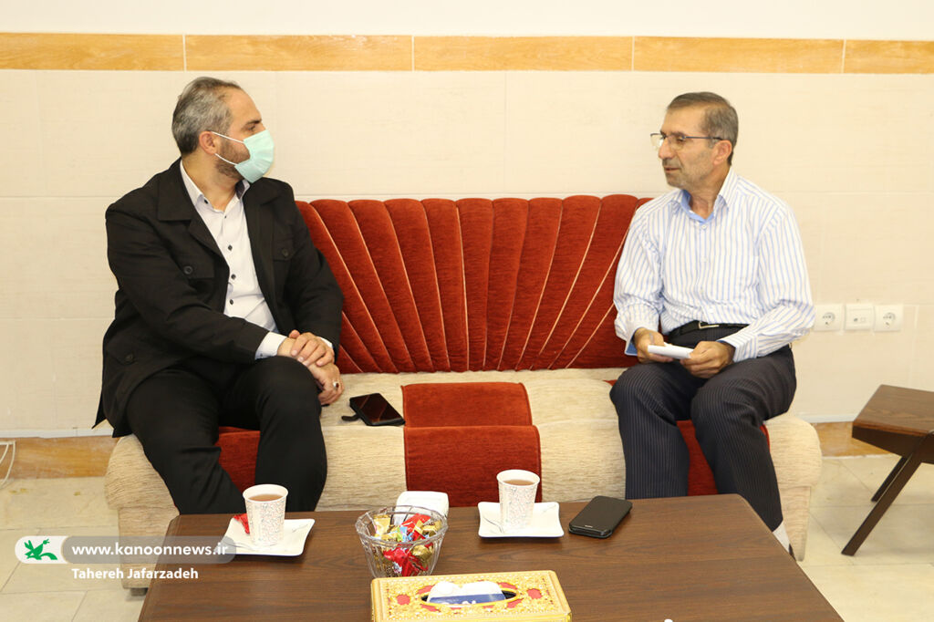 دیدار دبیر جبهه فرهنگی انقلاب با مدیرکل کانون سمنان/ کانون پرورش فکری؛ بستر مناسبی برای بازی و اجرای فعالیتهای حرکتی