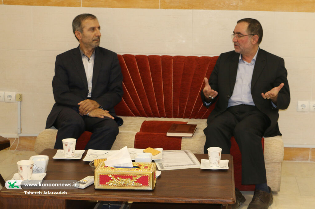 طرح ملی «یاریگران زندگی» در روستاهای تحت پوشش کتابخانههای سیار کانون سمنان اجرا میشود