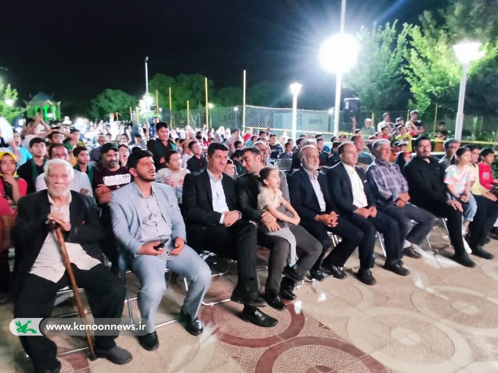 حضور تماشاخانه سیار کانون در شهر قنوات 