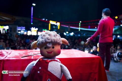 اجرای تماشاخانه سیار کانون در ویژهبرنامه «مسیر هشتم» در مشهدالرضا