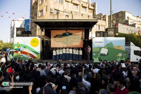 اجرای تماشاخانه سیار کانون در ویژهبرنامه «مسیر هشتم» در مشهدالرضا