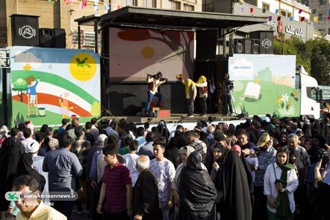 اجرای تماشاخانه سیار کانون در ویژهبرنامه «مسیر هشتم» در مشهدالرضا