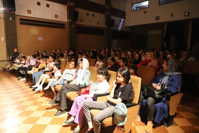 اجرای کنسرت-نمایش عروسکی فسقل بند برای خانواده اصحاب خبر و روابط عمومی استان