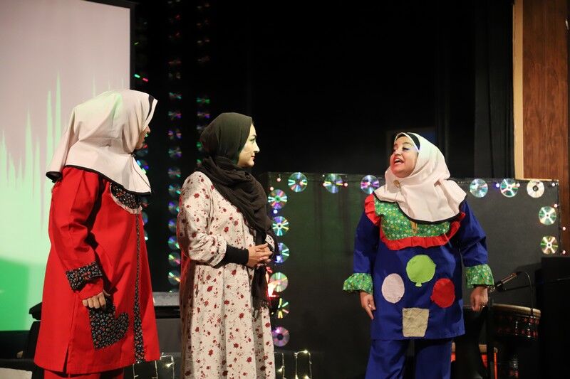 اجرای کنسرت-نمایش عروسکی فسقل بند برای خانواده اصحاب خبر و روابط عمومی استان