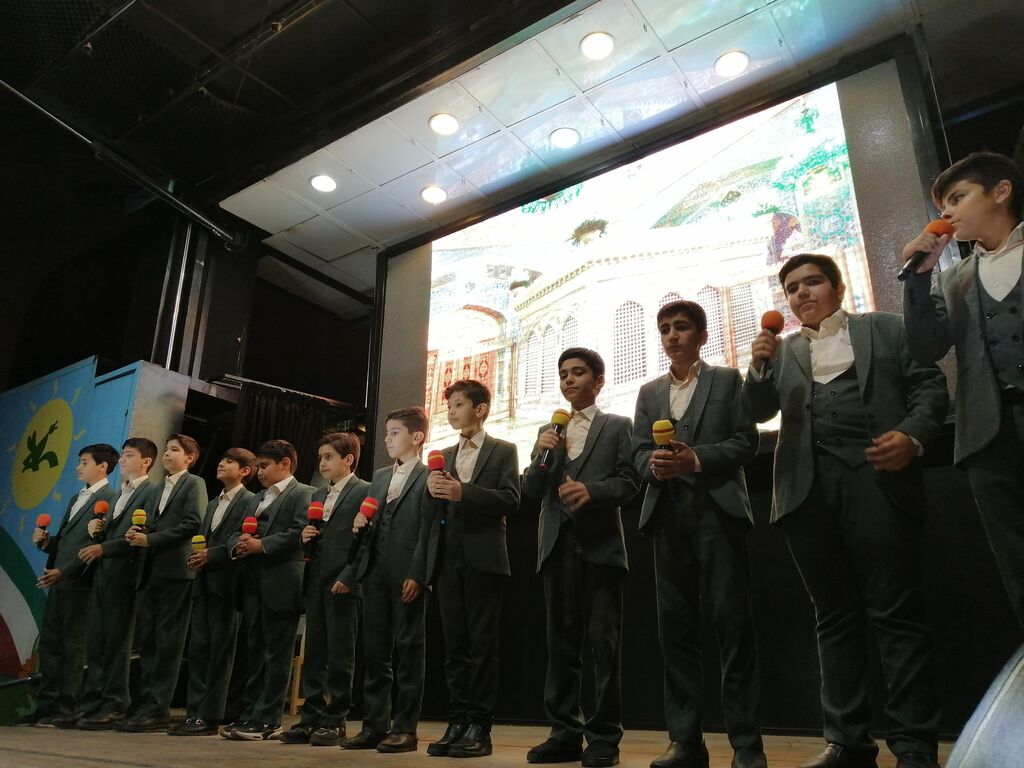 تماشاخانه سیار در جمع کودکان روستای پاچیان