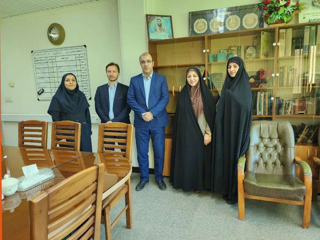 دیدار با مدیر کل امور اجتماعی استانداری دیدار و گفتگو ی مدیر کل کانون استان با مدیر کل امور اجتماعی استانداری