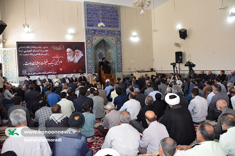 نمایشگاه آثار اعضای کانون لرستان در روز رحلت امام خمینی(ره)