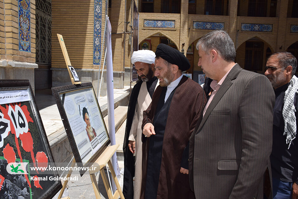 نمایشگاه آثار اعضای کانون لرستان در روز رحلت امام خمینی(ره) نمایشگاه آثار اعضای کانون لرستان در روز رحلت امام خمینی(ره)