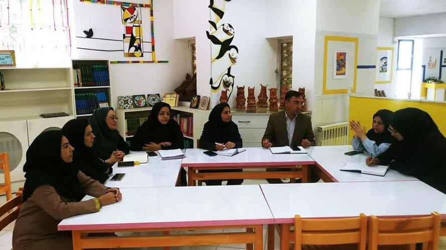 نشست شاهنامه خوانی اولین جلسه هماندیشی با محوریت احیای انجمن شاهنامهخوانی
