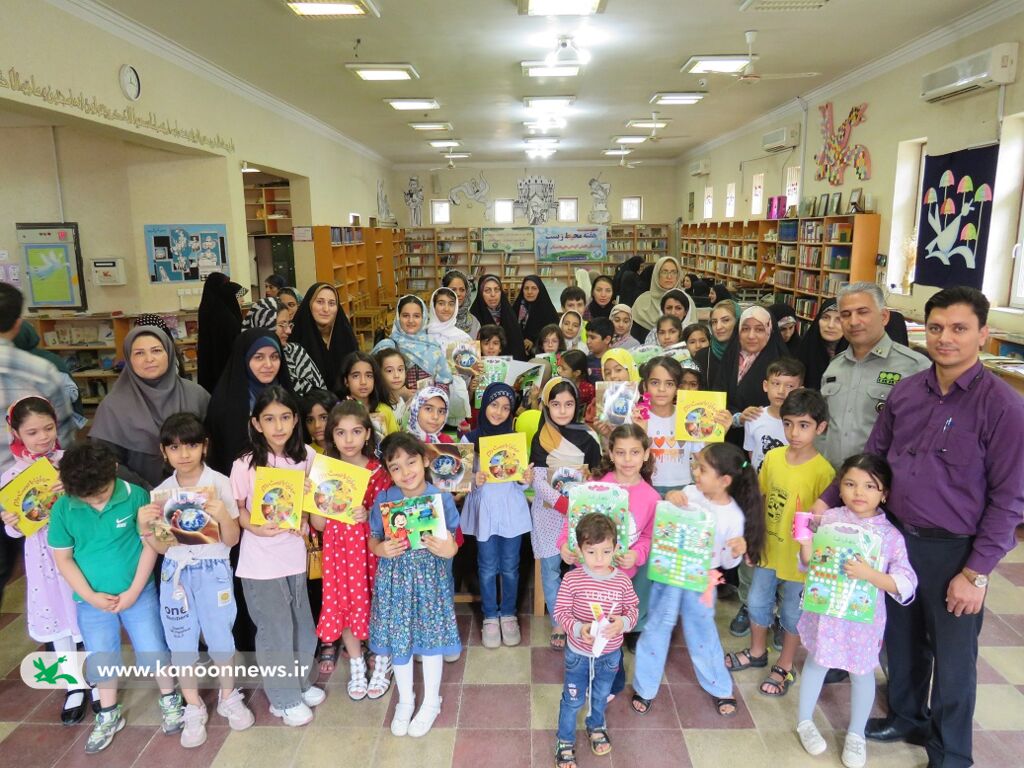 برگزاری کارگاه کاردستی با وسایل دورریختنی در مرکز گنبدکاووس