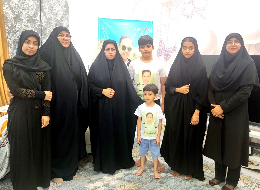 دیدار مدیرکل کانون هرمزگان با خانواده شهید سعید مریدی