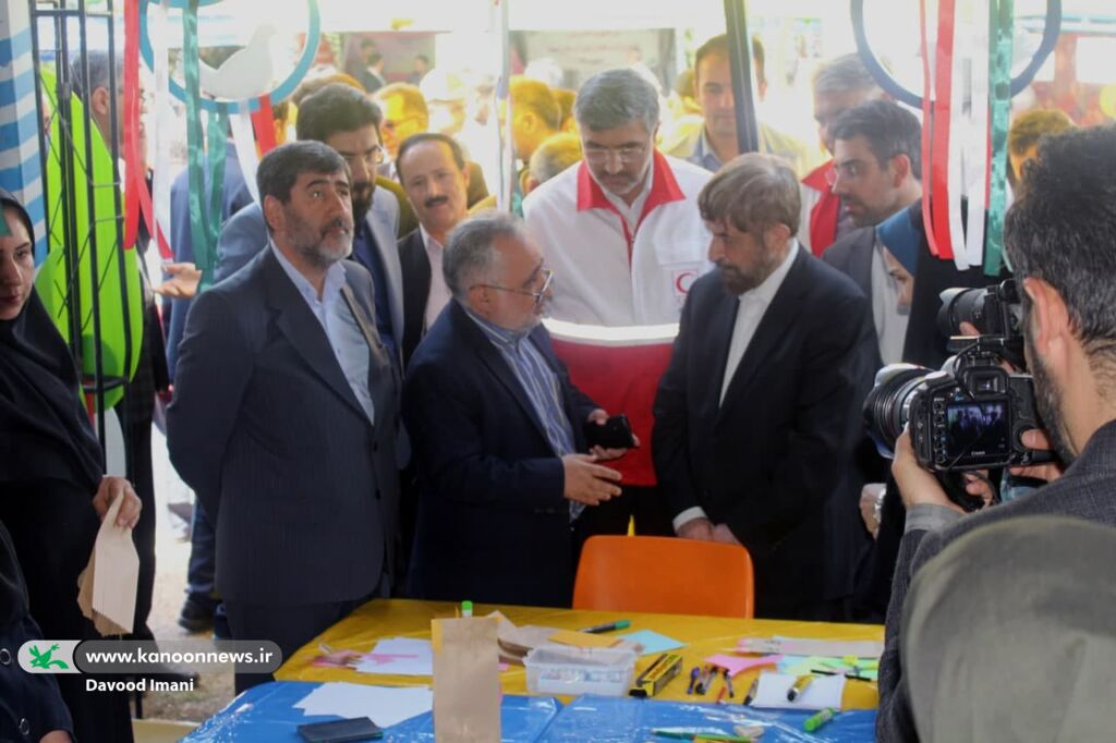 بازدید قائم مقام وزیر کشور از غرفه کانون در نمایشگاه محلات طرح ۲۰۲۰ تبریز