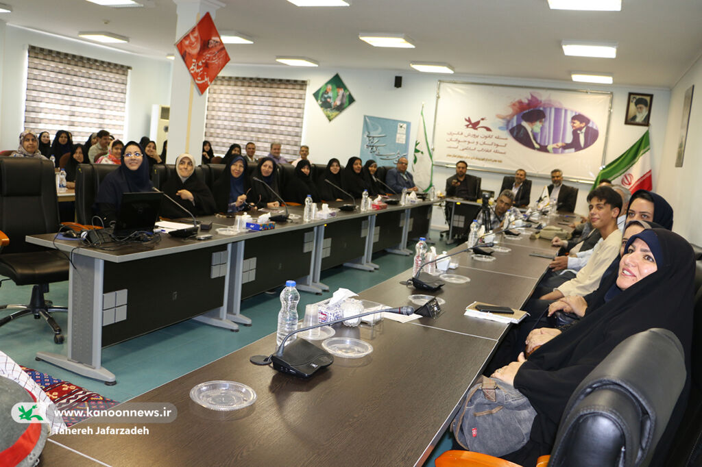 لوح ثبت ملی قصهگویی در کانون سمنان رونمایی شد/ آغاز بهکار جشنوارهی «قصههای پشت خاکریز» دومین کنگره بزرگداشت سههزار شهید استان