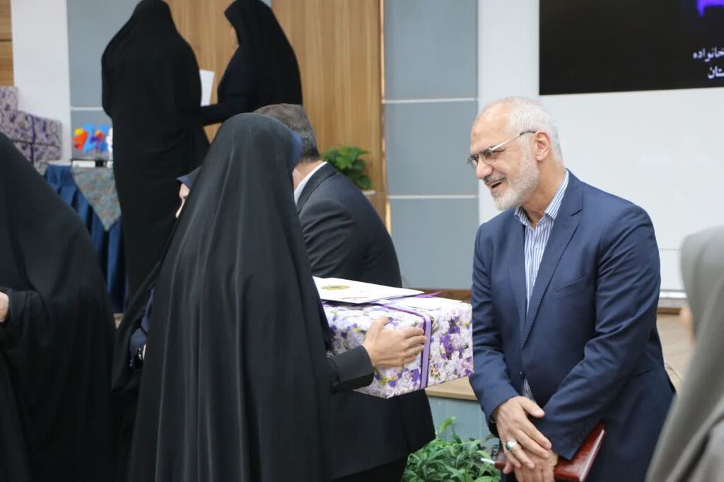 مربی کانون در میان زنان تأثیرگذار استان خوزستان