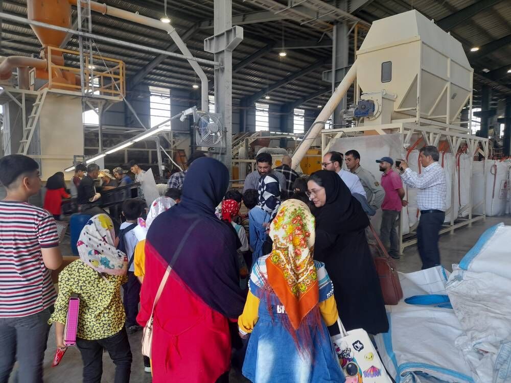 بازدید علمی اعضای کانون جویبار از کارخانه شیمی پلاست