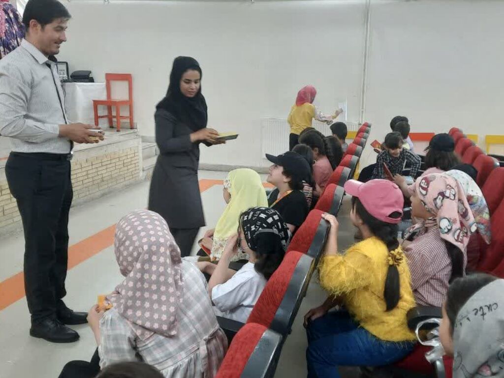 ویژه برنامه دنیای زیبای من در مرکز فرهنگی هنری شماره ۳ کانون همدان برگزار شد.