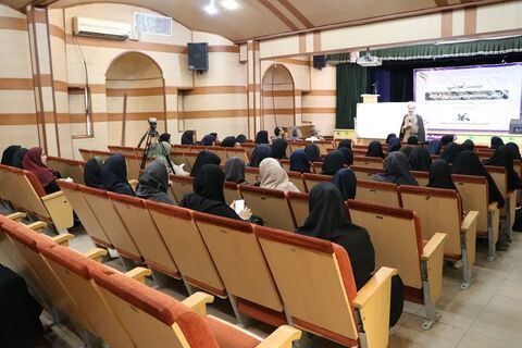 نشست آموزشی " نگاهی به مفاهیم تربیتی نهج البلاغه " کانون استان اصفهان به روایت تصویر