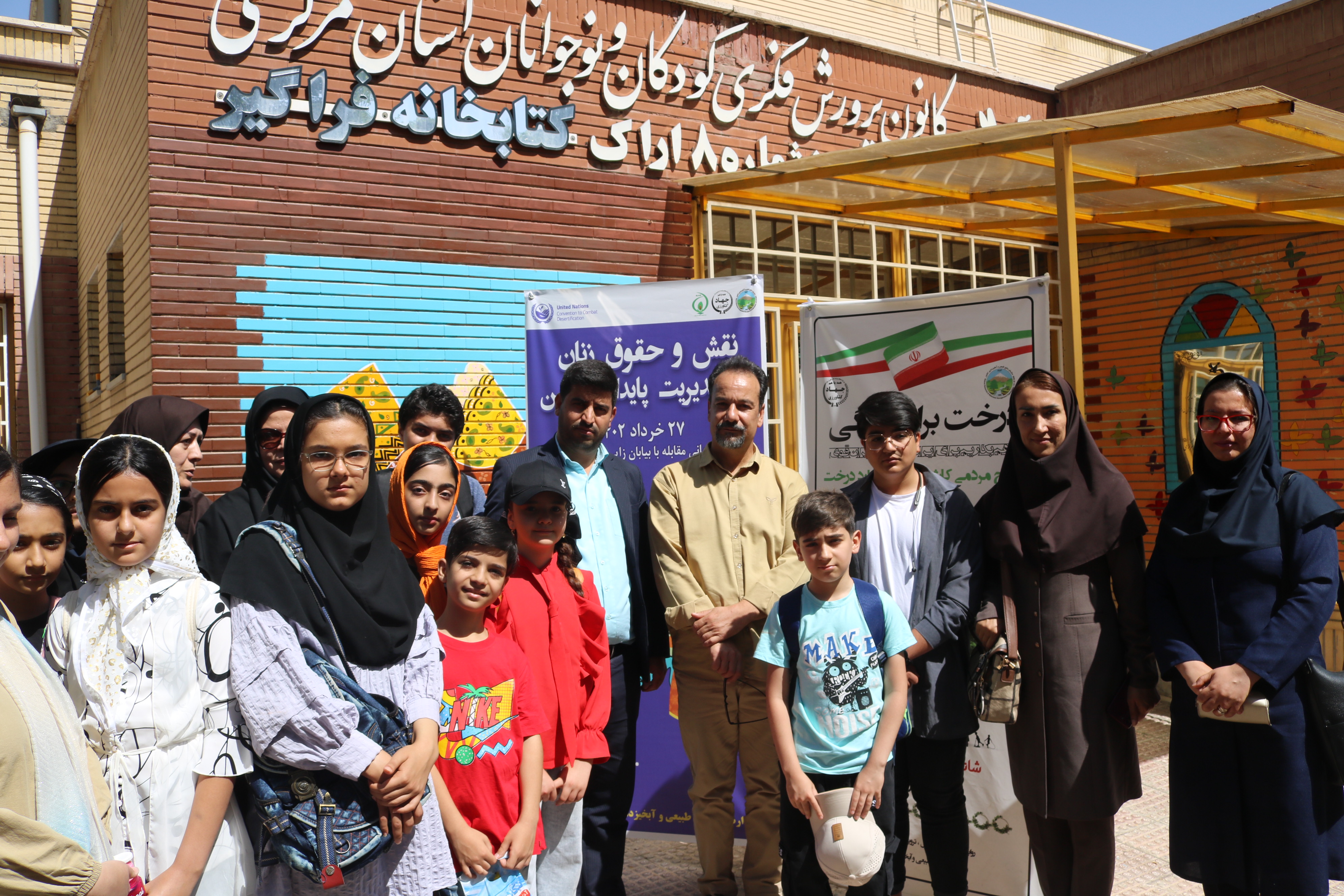 نشست انجمن شاعران نوجوان روشنا در استان مرکزی