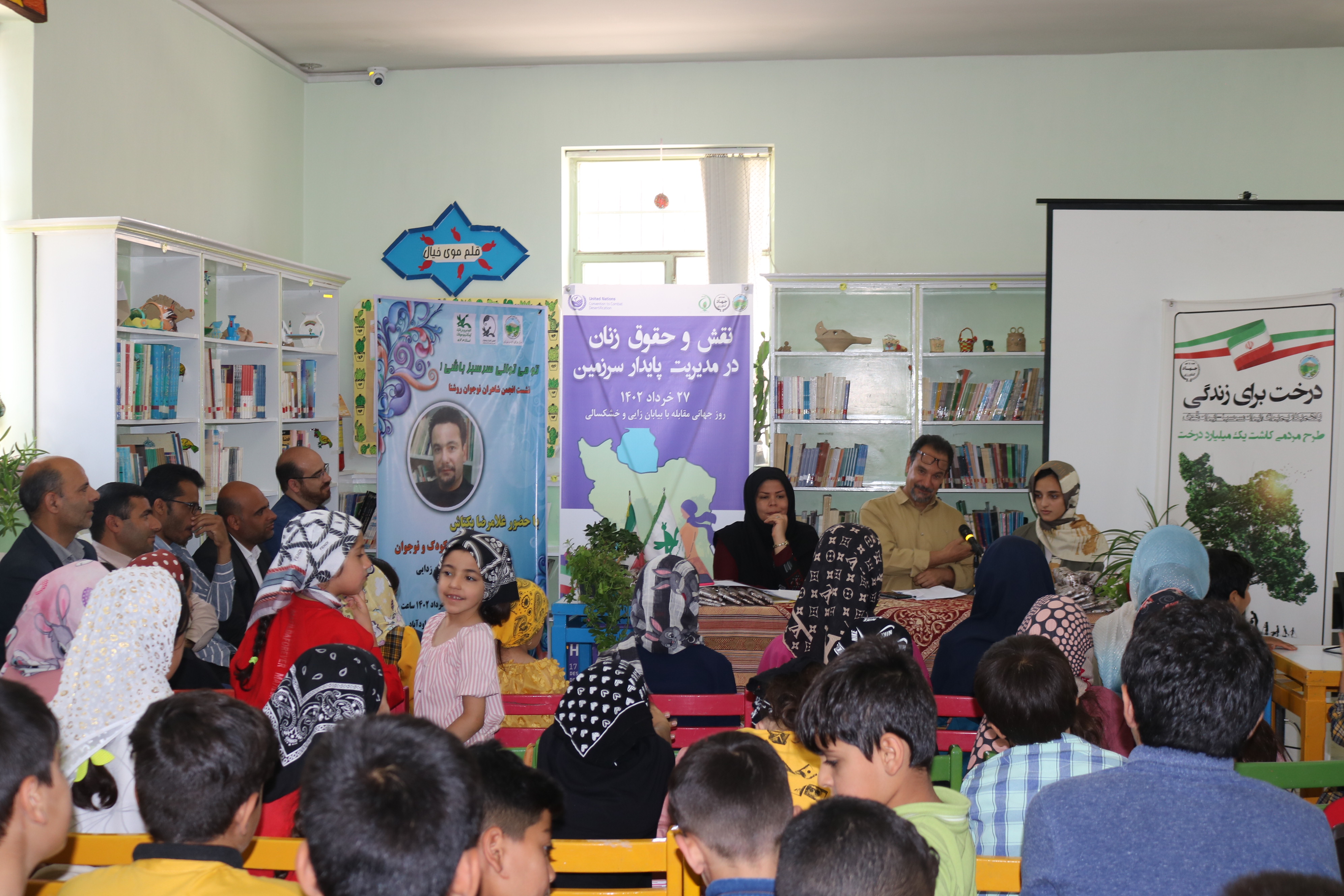 نشست انجمن شاعران نوجوان روشنا در استان مرکزی