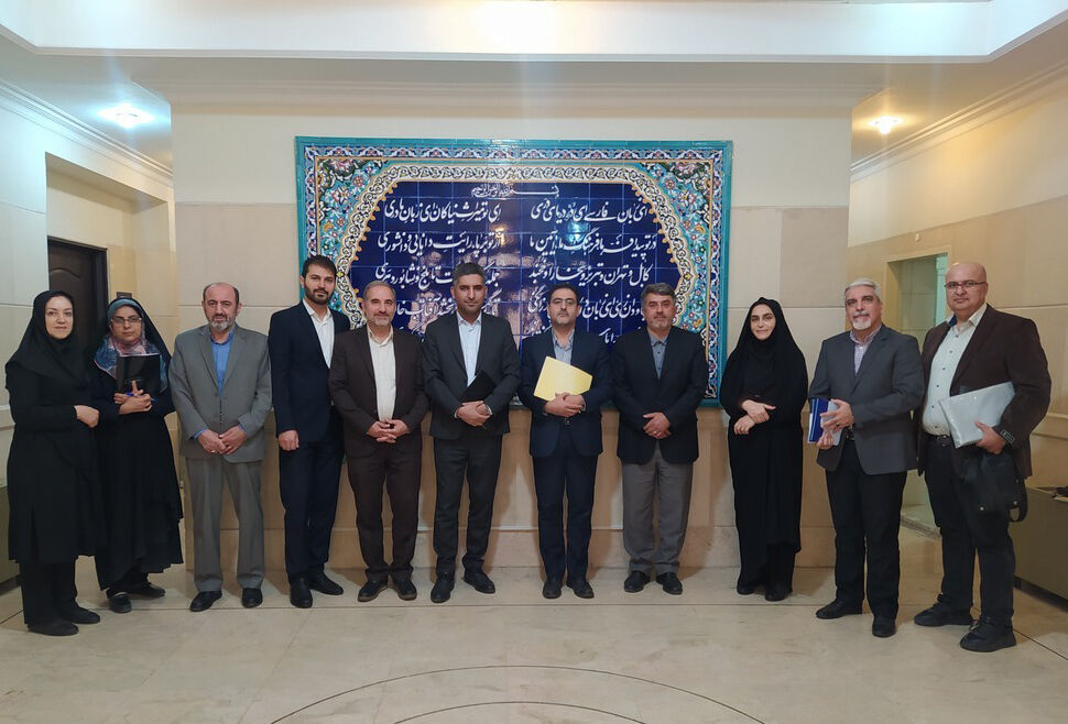 تأکید بر تشکیل کارگروه بررسی تدوین کتابهای آموزشی در نشست با اعضای بنیاد سعدی