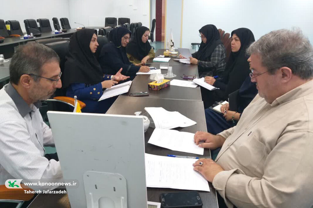 نقد و تحلیل متن تئاتر صحنهای کنگره شهدا در کانون سمنان