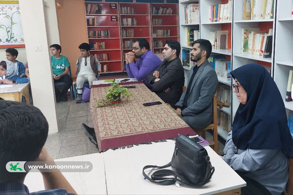 برگزاری محفل ادبی وارش در کانون مهدیشهر