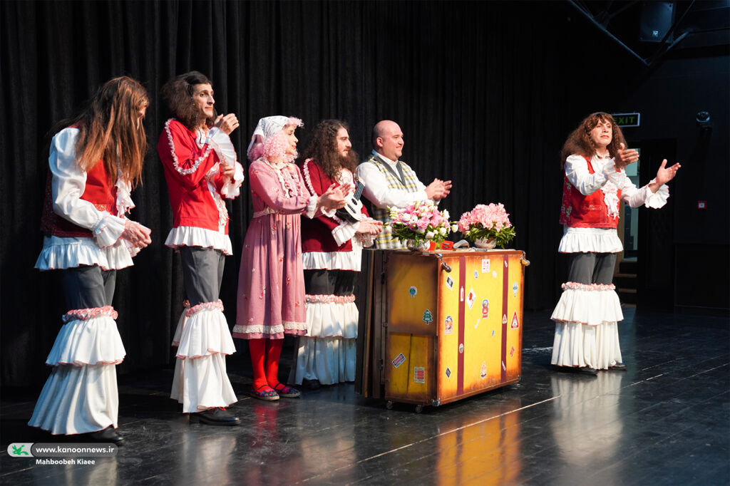 نمایش دورهگردها در شهرهای مختلف کشور به روی صحنه میرود