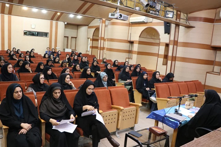 نشست آموزشی مربیان هنری کارگاه های تخصصی کانون پرورش فکری کودکان و نوجوانان استان اصفهان