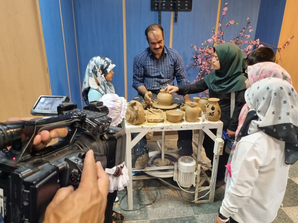 حضور پرشور مربیان توانمند کانون در جلسه توجیهی پایگاههای اوقات فراغت اداره کل آموزش و پرورش استان همدان