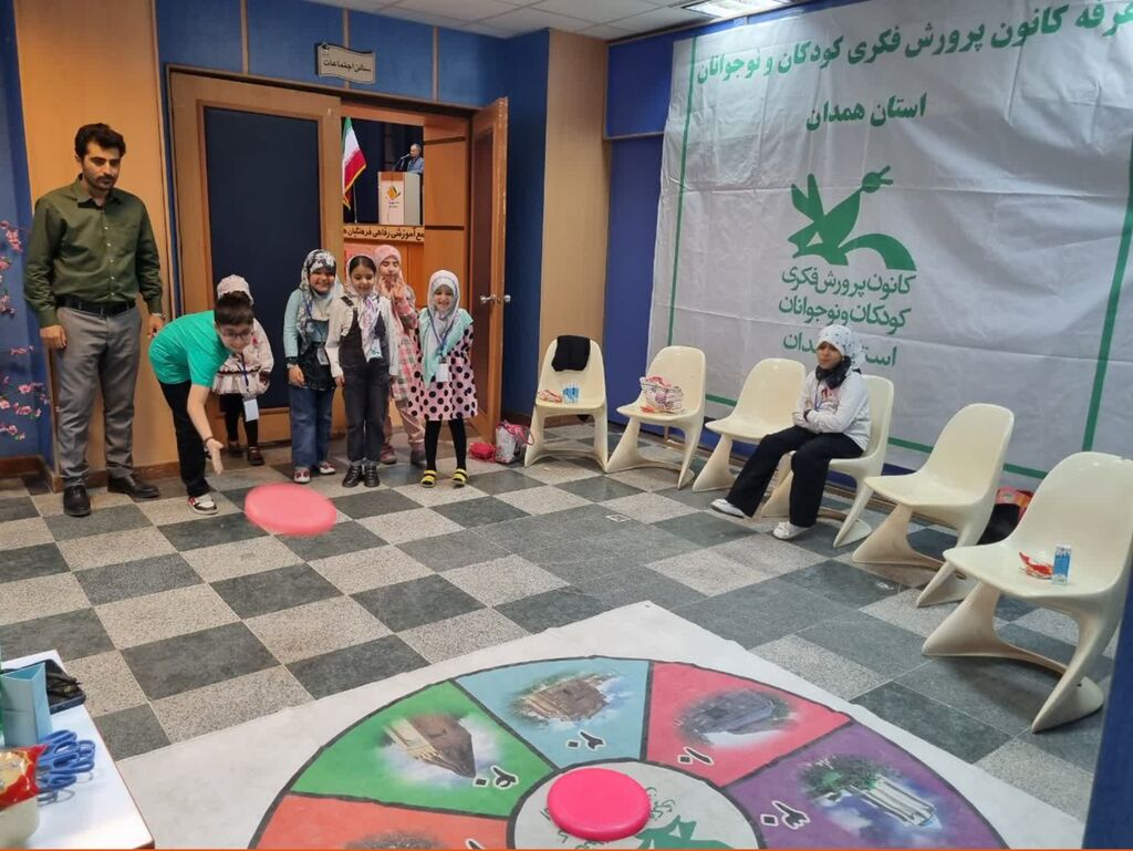 حضور پرشور مربیان توانمند کانون در جلسه توجیهی پایگاههای اوقات فراغت اداره کل آموزش و پرورش استان همدان