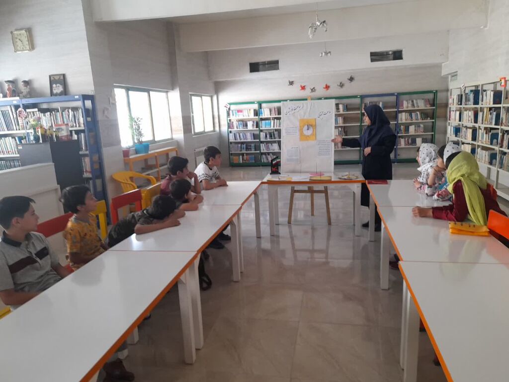 ساخت ساعت آفتابی در مراکز فرهنگی و هنری کانون اسدآباد، مرکز یک نهاوند