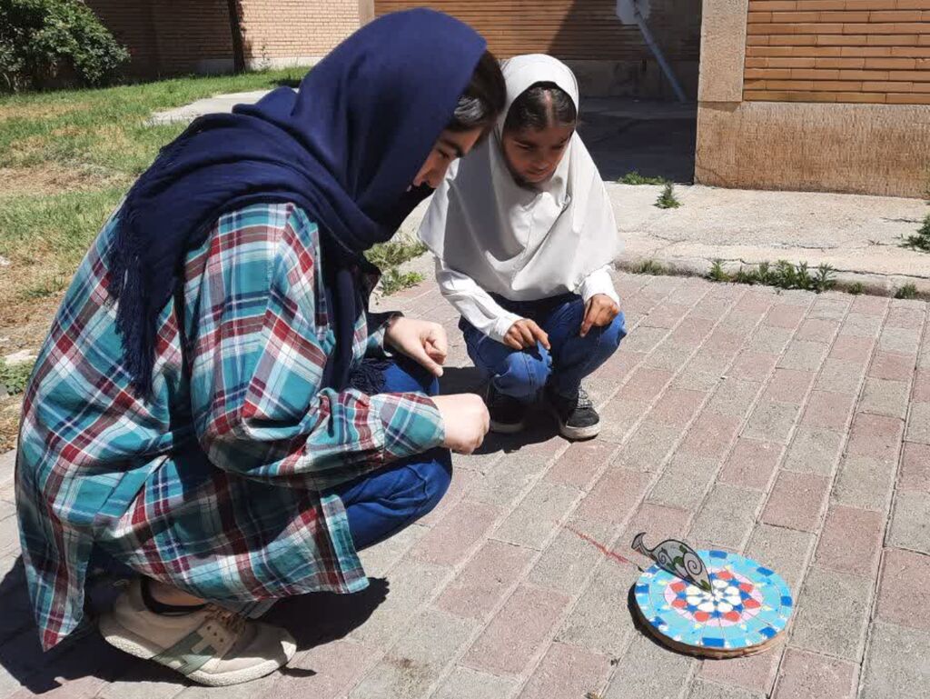 ساخت ساعت آفتابی در مراکز فرهنگی و هنری کانون اسدآباد، مرکز یک نهاوند